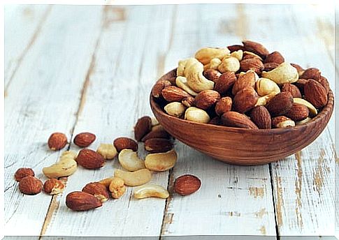 Nuts contain folic acid.