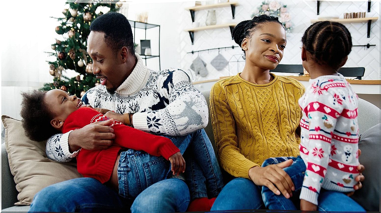 Parents carrying out assertive communication in the family.