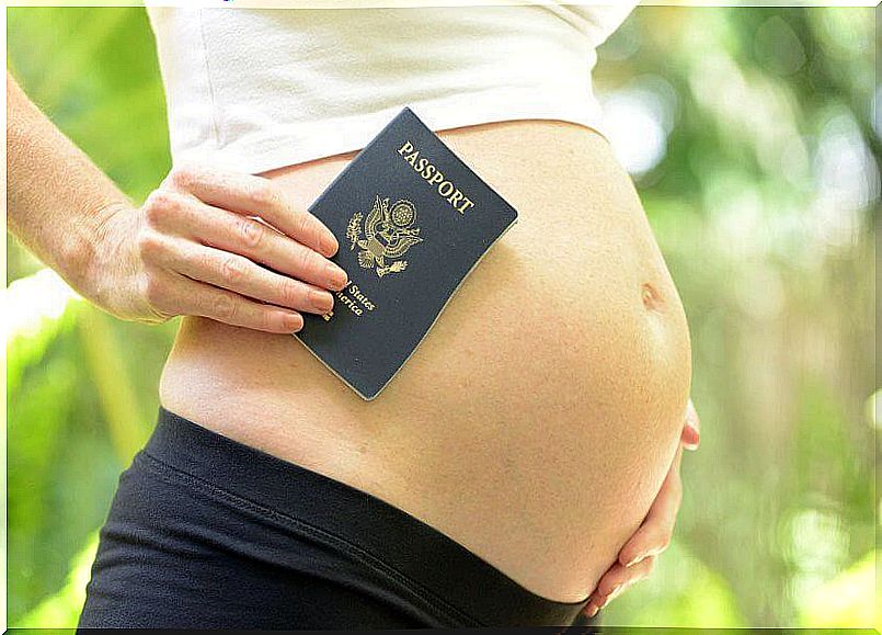 traveling-abroad-pregnant-passport-830x562