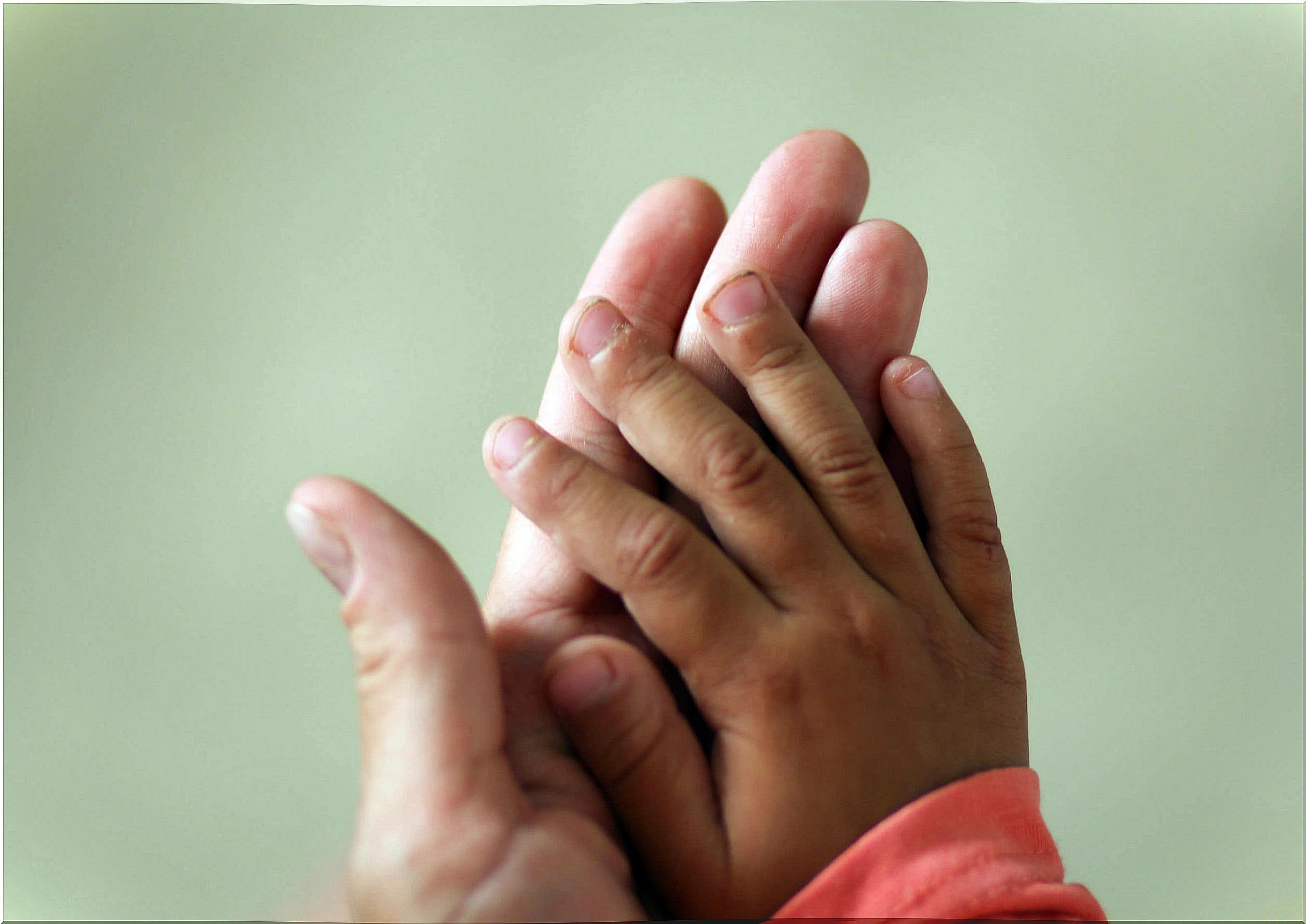 Hands of a child with dirty nails.