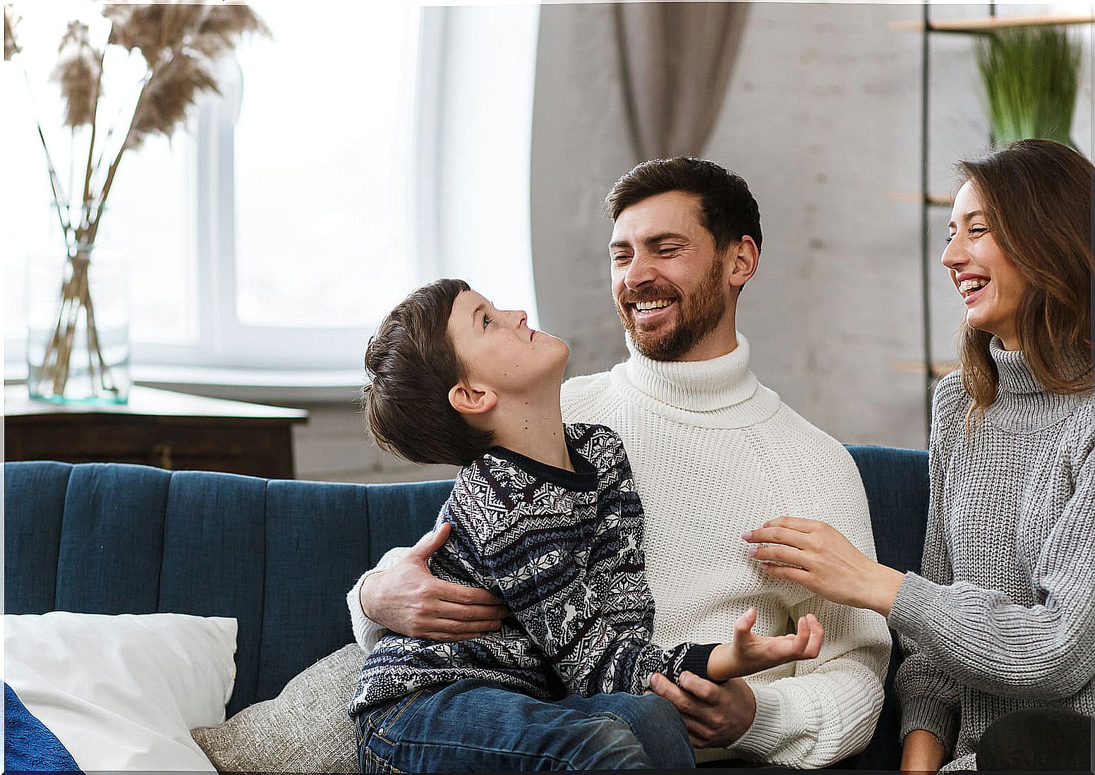 Parents playing games with their child at home to increase vocabulary.