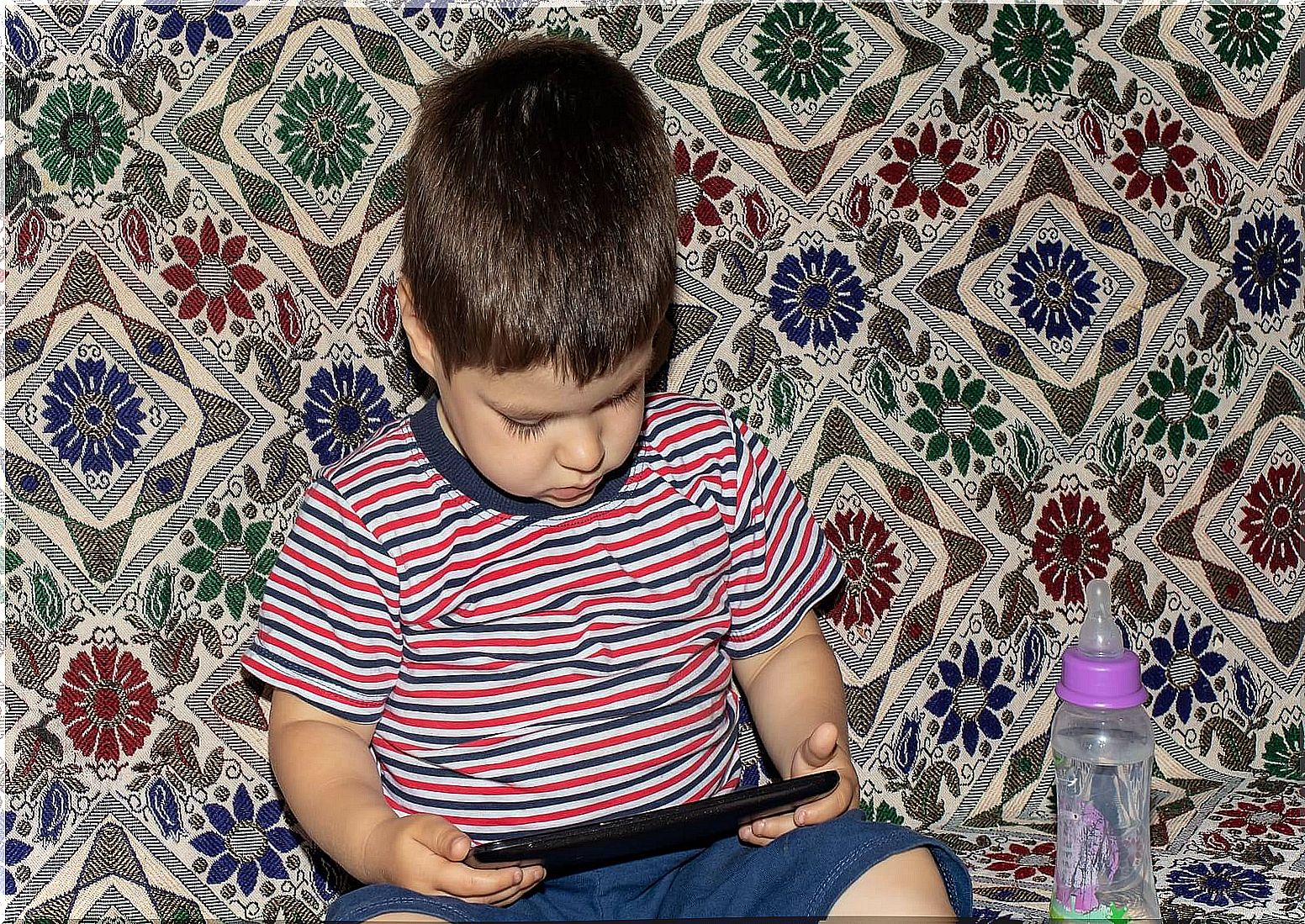 Child watching movies on mobile because he is unable to disconnect from the screens.