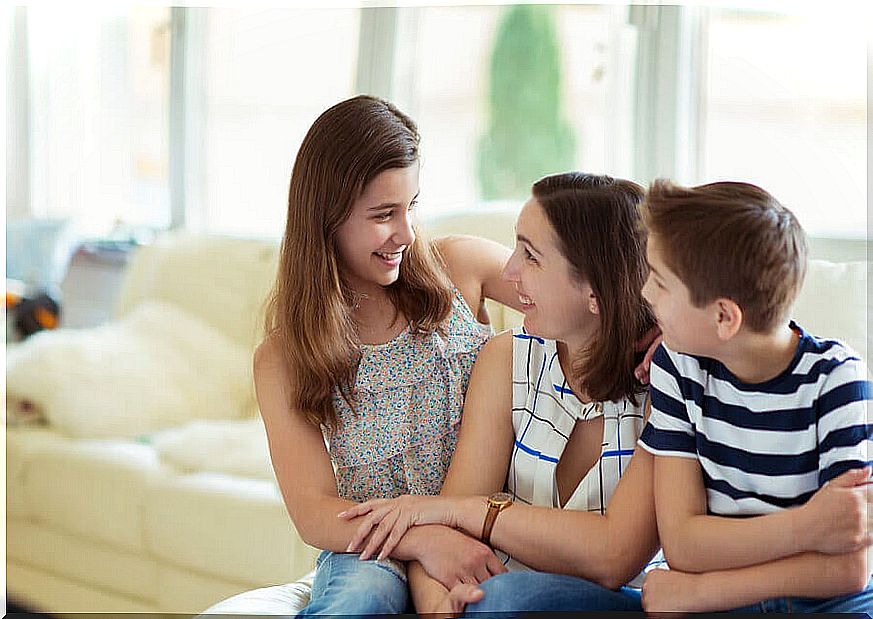 Mom talking to her children to obey her orders.