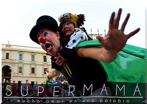 SUPER MOM