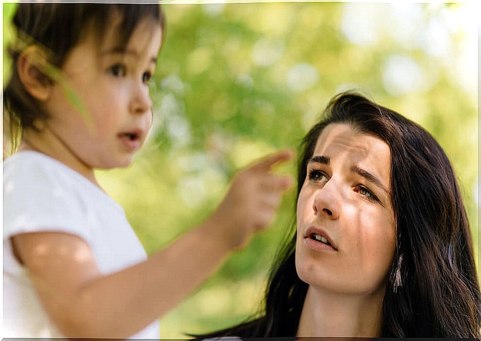 Mother talking with her daughter to teach her to negotiate for life.