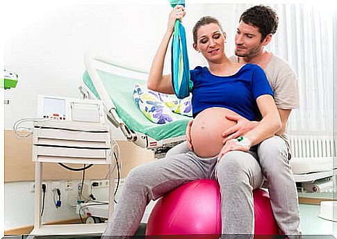 The sitting position is one of the best positions for childbirth.